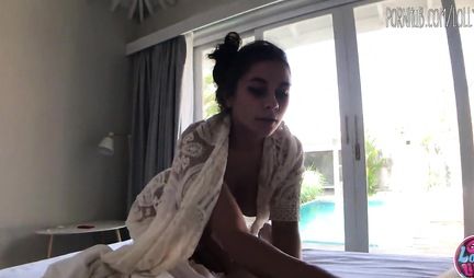 Русское домашнее порно брюнетки и ее молодого любовника в спальне