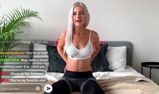Русская девушка с тугими сиськами после массажа подставляет киску для секса